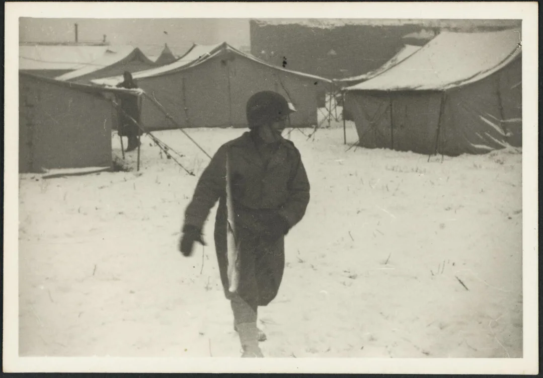 retro_enf_588429858_18157756843408291_8269659767458056644_n Os Médicos de Combate: A Morte com Bisturi no Sangue da Lama (1944)